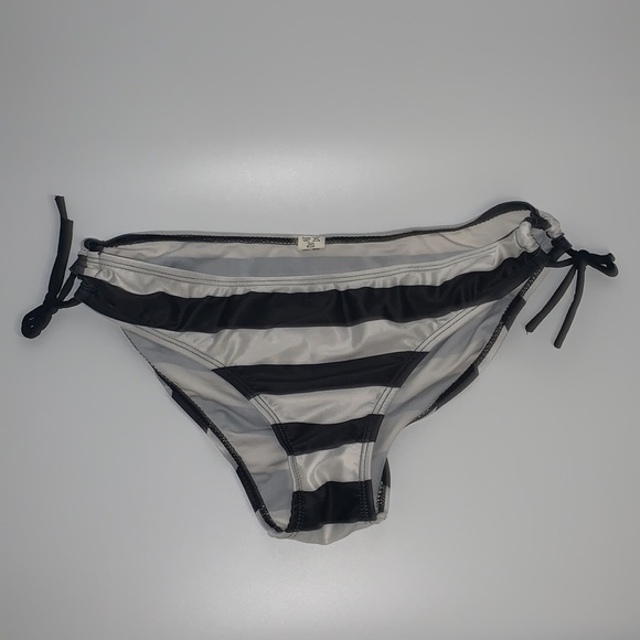 Swimsuit XL - black and white stripes - Picture 5 of 7